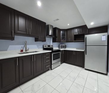 For Lease - 46 Gwillimbury Drive, Bradford West Gwillimbury, Ontario - Photo 2