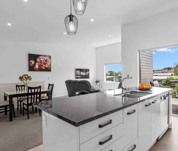 Modern 3-Bedroom Townhouse in Victoria Key Gat... - Photo 1