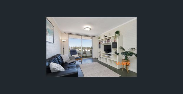 FULLY FURNISHED 2 BEDROOM SPACIOUS APARTMENT IN IDEAL LOCATION - Photo 1