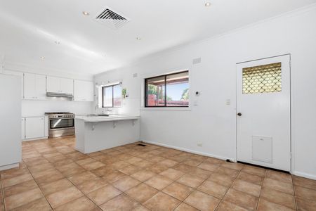 322 Milleara Road, Avondale Heights VIC 3034 - Photo 5