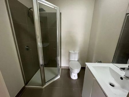 Spacious Unit! - Photo 5