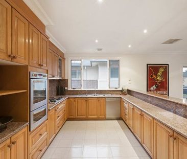 Large Family Home In Great Location - Photo 5