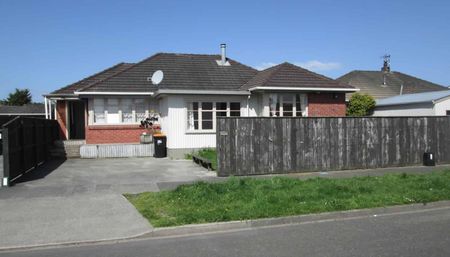 FOUR BEDROOMS, HOKOWHITU - Photo 2