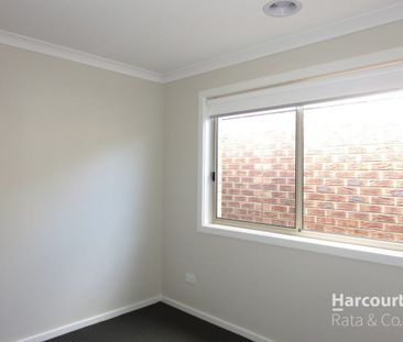 Spacious 4-Bedroom Family Home in Craigieburn - Photo 5