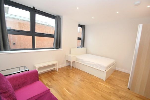 Studio Flat, Market Place, RG1 - Photo 1