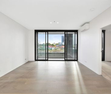 Immaculate 2 Beds Plus Study Room (3rd Room) - Photo 1