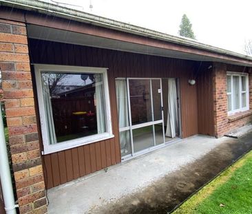 This spacious, tidy, and sunny two-bedroom unit offers comfortable ... - Photo 4