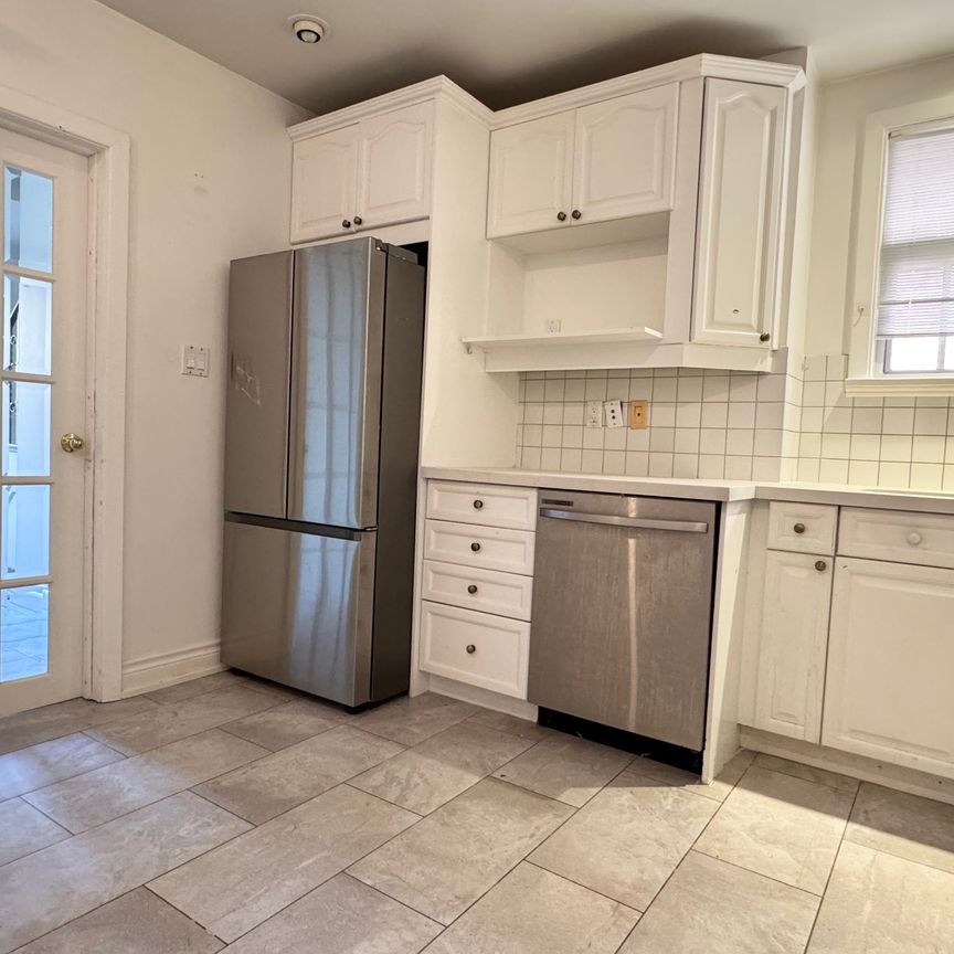 For Lease - 391 Glengarry Avenue, Toronto, Ontario - Photo 1