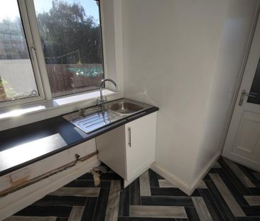 2 bedroom semi-detached house to rent - Photo 4