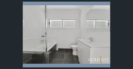 Modern and Secure Townhouse in Loganlea - Photo 4