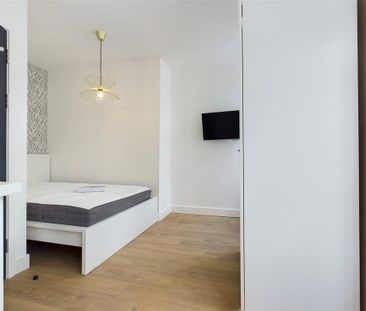 Studio to rent - Photo 1