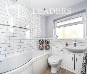 3 bedroom semi-detached house to rent - Photo 6