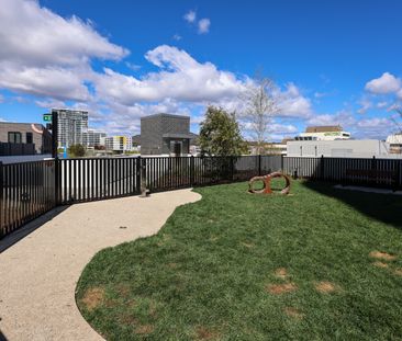 One Bedroom Apartment with Panoramic Views! - Photo 4