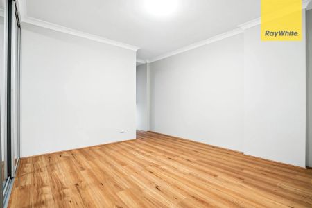 Modern, Bright & Ultra Convenient - Walk to Everything! - Photo 3