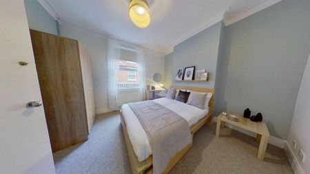 4 bedroom terraced house to rent - Photo 3