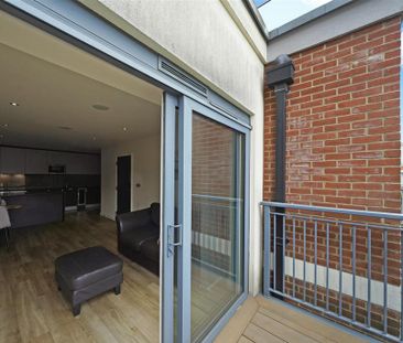 2 bedroom flat to rent - Photo 1