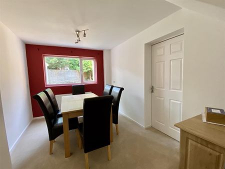 4 bedroom detached house to rent - Photo 2