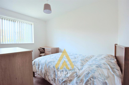 5 bedroom end of terrace house to rent - Photo 2