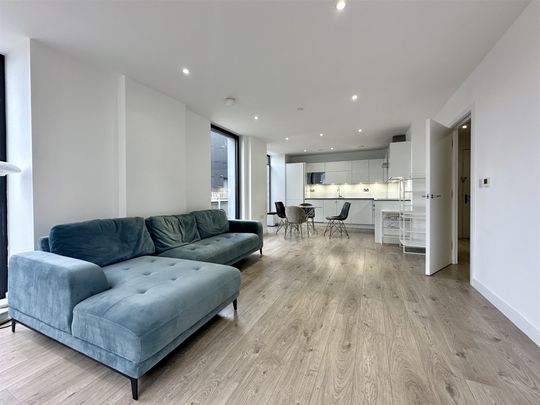 Forrester Way, London - Photo 1