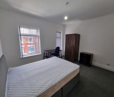 4 bedroom terraced house to rent - Photo 1