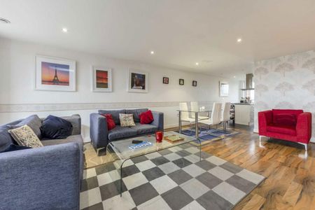 3 bedroom flat to rent - Photo 2