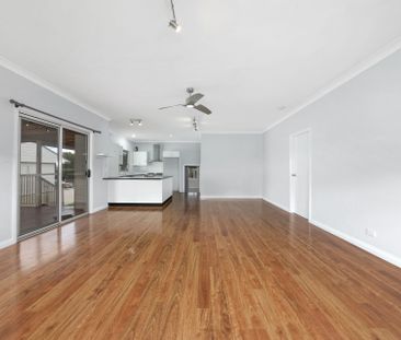 Comfortable Living in the Heart of Swansea - Photo 1