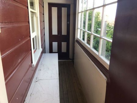 Cute and comfortable in Maori Hill - Available 13/10/2025 - Photo 2