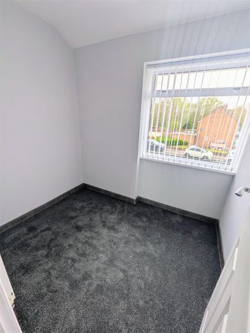 3 Beds - Terraced House - - Photo 2
