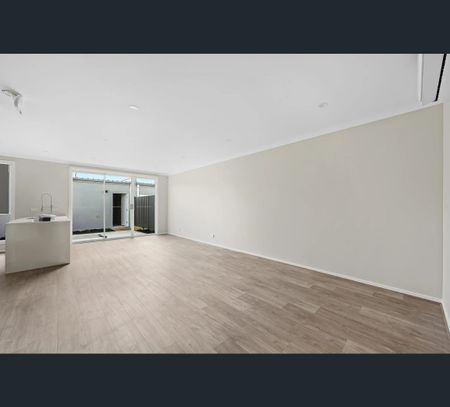 12 Pewter Walk, Clyde North, Vic 3978 - Photo 3