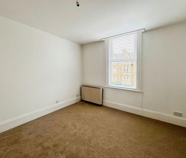 2 bedroom Flat To Let - Photo 4
