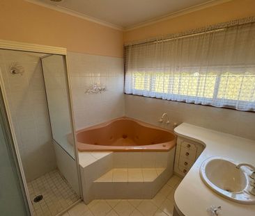 3 BEDROOM HOME + STUDY! - Photo 6