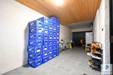 Mooi afgewerkte woning met 3 SLPKS, oprit en garage vlakbij het centrum - Foto 4