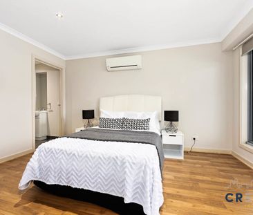 LUXURY TOWNHOUSE IN SUNSHINE NORTH - Photo 2