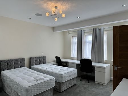 6 Bed Semi-Detached House, Saddlescombe Way, N12 - Photo 5