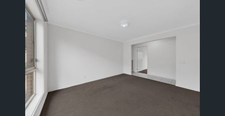 4 BEDROOM FAMILY HOME IN GREAT LOCALE - Photo 2