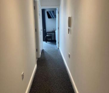 Ensuite // High Street // Bed Apartment // July, LN5 - Photo 4
