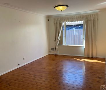 Character family home with pool - Photo 3