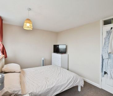 2 bedroom Flat To Let - Photo 5