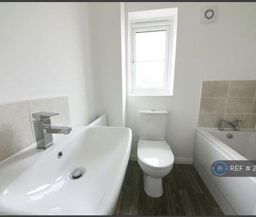 3 bedroom terraced house to rent - Photo 6