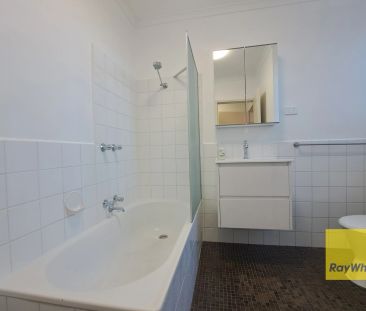 FRESHLY RENOVATED 2 BEDROOM APARTMENT! - Photo 5