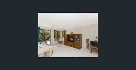 Affordable Convenient Living - Freshly painted internally - Photo 2