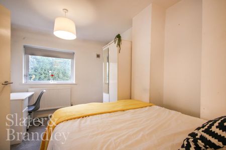 2 bedroom semi-detached house to rent - Photo 5