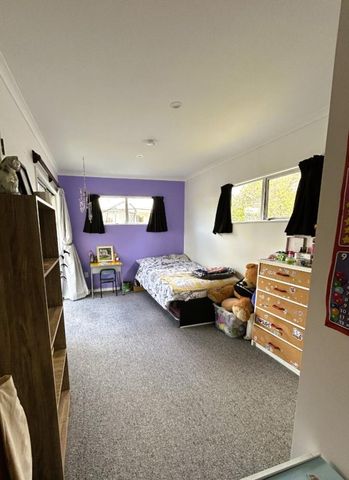 Sunny 3-Bedroom Home in the Heart of Stoke - Photo 3