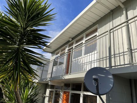 Beautifully Presented - Photo 2