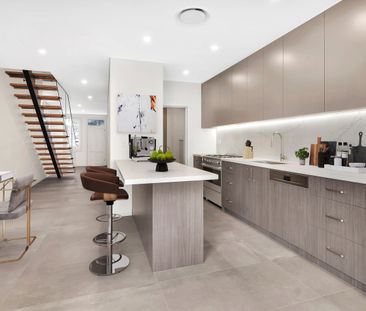 Luxurious Three Bedroom Home - Photo 6