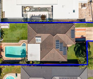 Location Location! Family home in the heart of Burleigh Waters - Photo 5