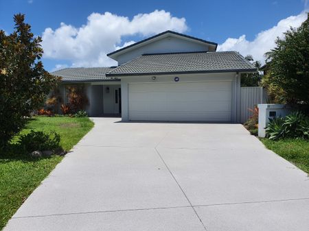 16 Wallaby Place, Bundall QLD 4217 - Photo 4