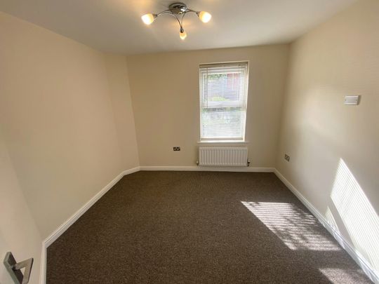 Flat to rent on - Photo 1