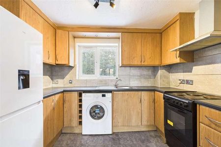 Littlebrook Avenue, Slough, Berkshire, SL2 - Photo 3