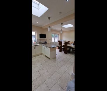 3 Bed Terraced House, Dawlish Drive, IG3 - Photo 3